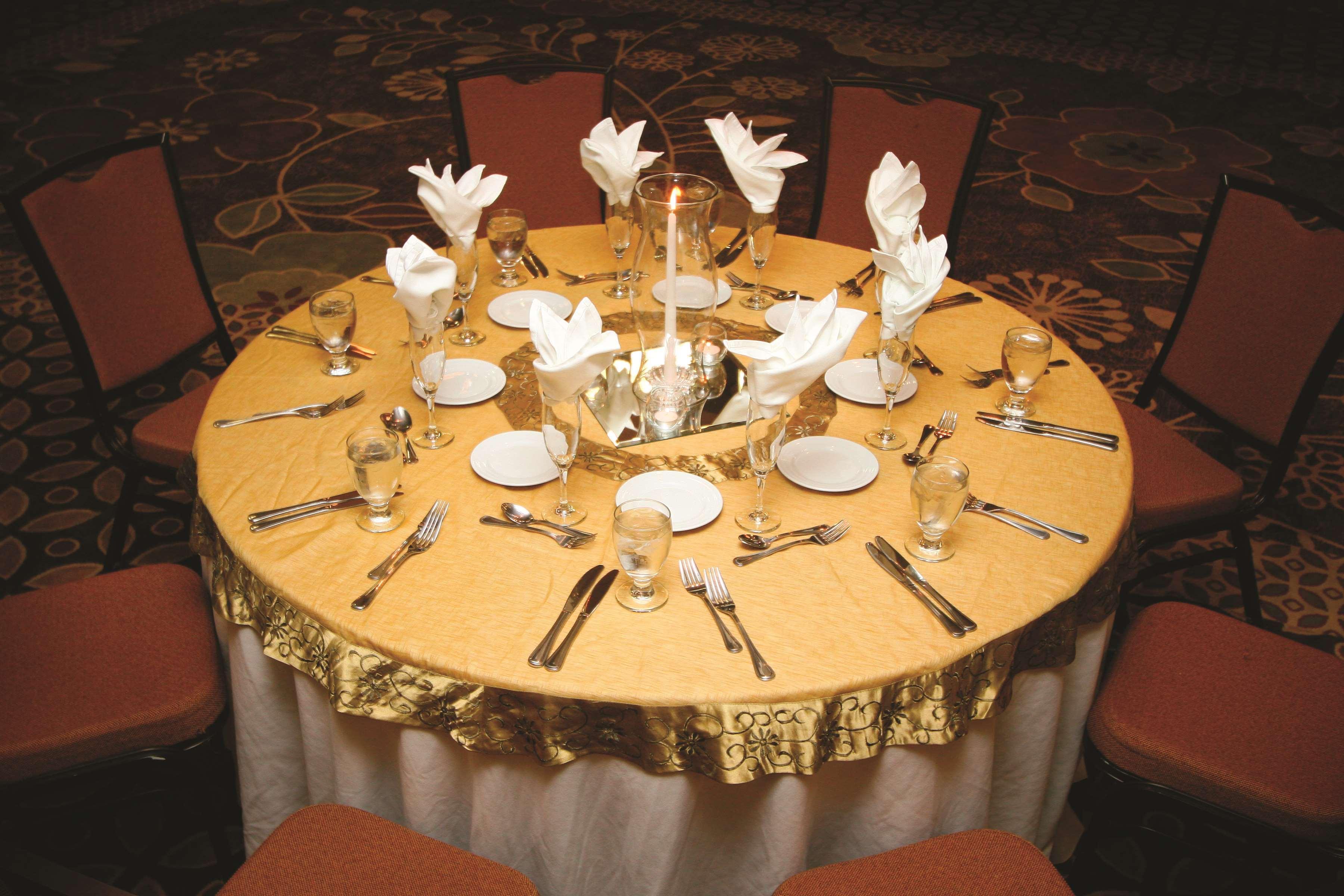 Doubletree Suites By Hilton At The Battery Atlanta Smyrna Restoran gambar