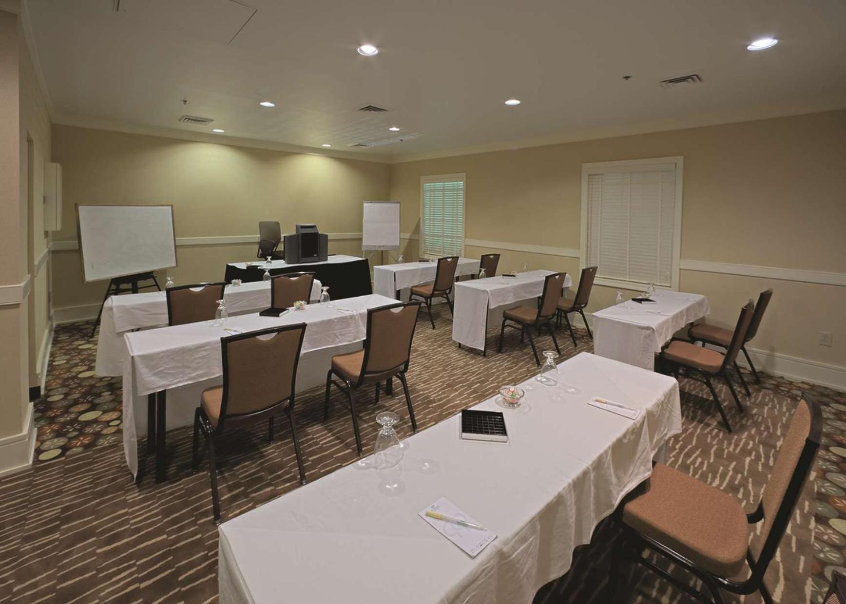 Doubletree Suites By Hilton At The Battery Atlanta Smyrna Luaran gambar